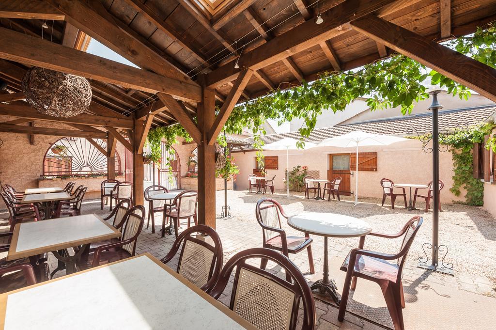 Le Relais Des Dix Crus - Logis Hotel B&B Corcelles-en-Beaujolais ภายนอก รูปภาพ